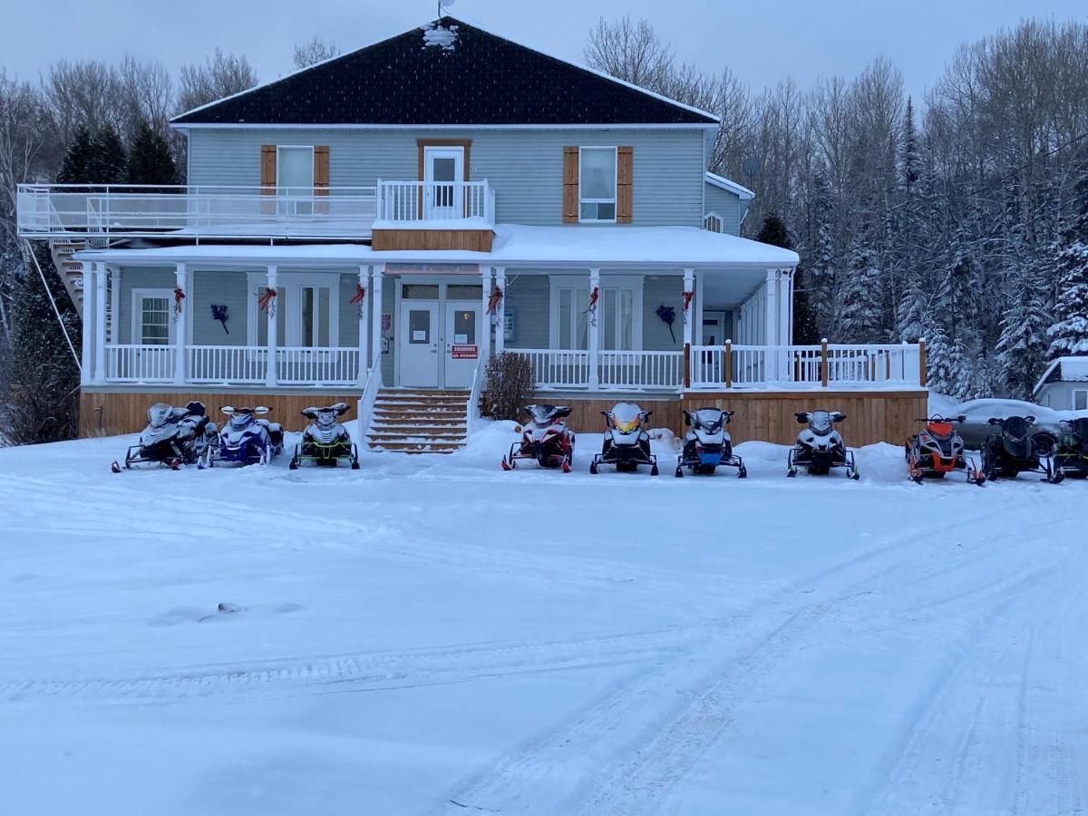 Auberge Presbytere Mont Lac-Vert Hébertville 외부 사진
