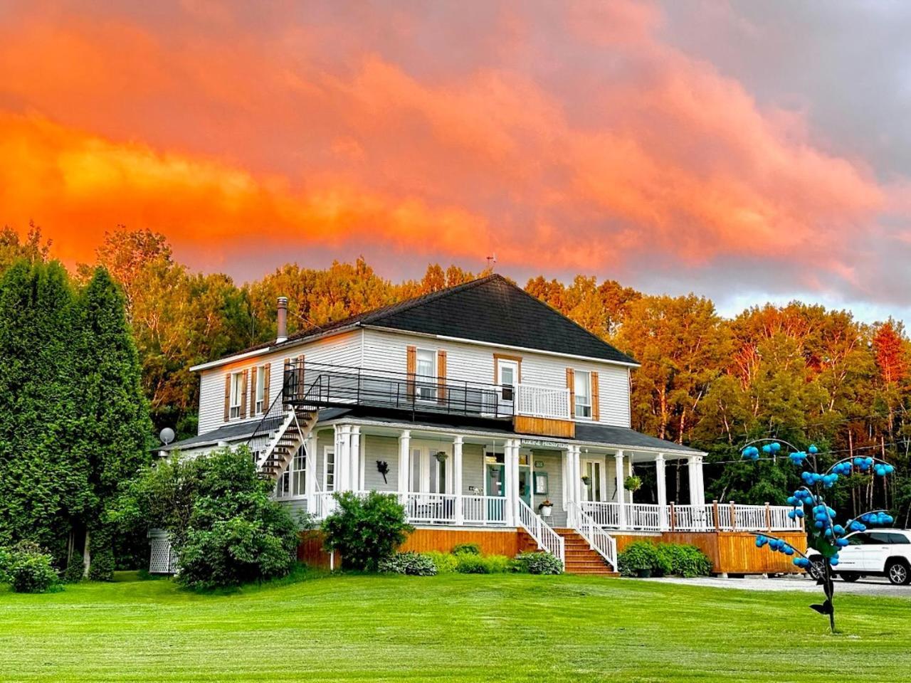 Auberge Presbytere Mont Lac-Vert Hébertville 외부 사진