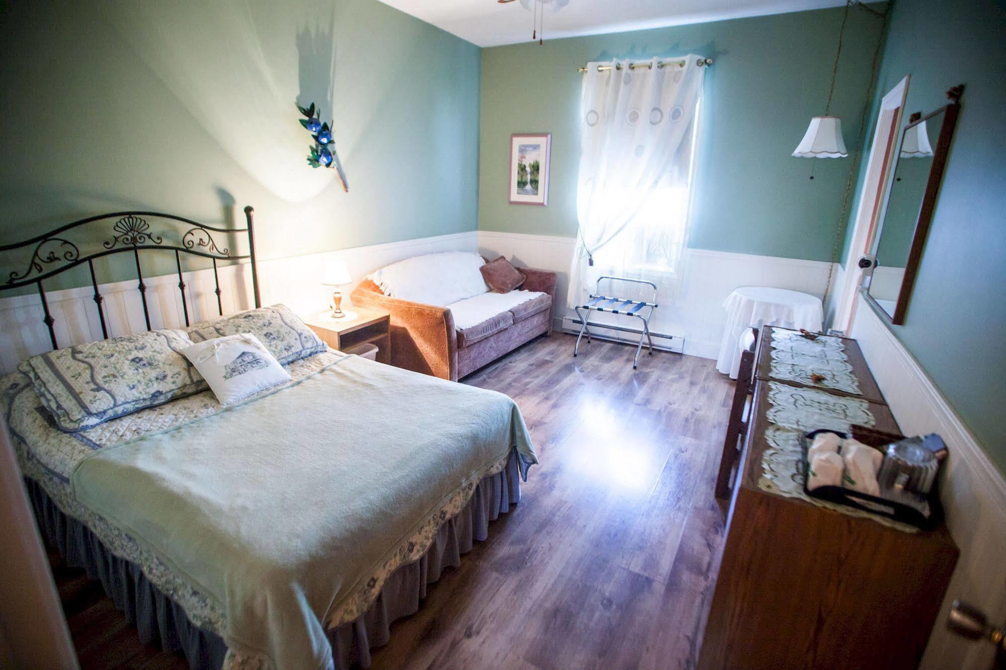 Auberge Presbytere Mont Lac-Vert Hébertville 외부 사진
